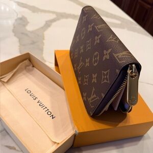 Authentic Louis Vuitton Brown Monogram Zip Wallet